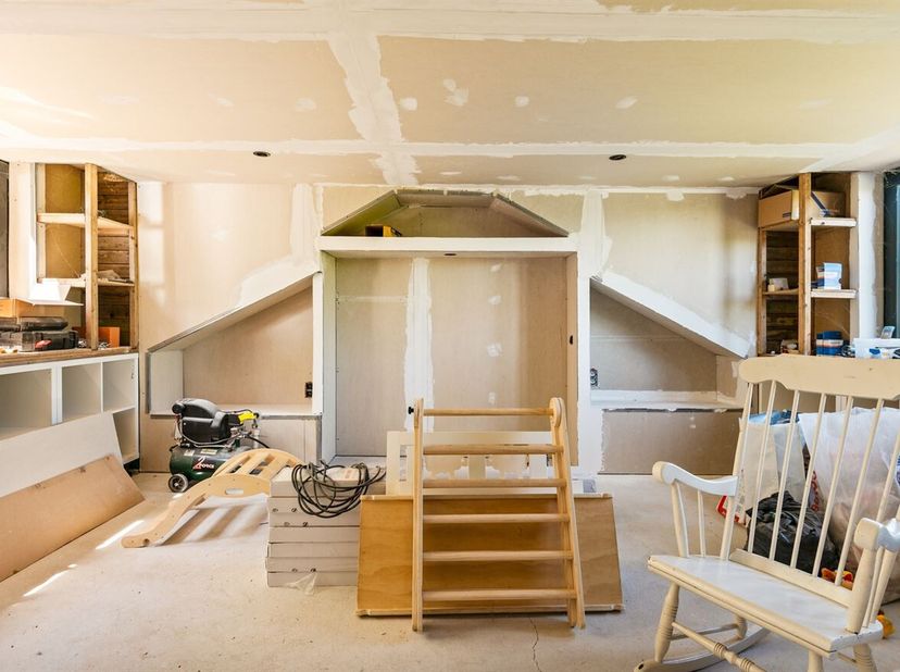 Cette maison à deux niveaux est située à Paal, dans une région unique et boisée où la tranquillité et l'accessibilité vont de pair. Vous profiterez ic