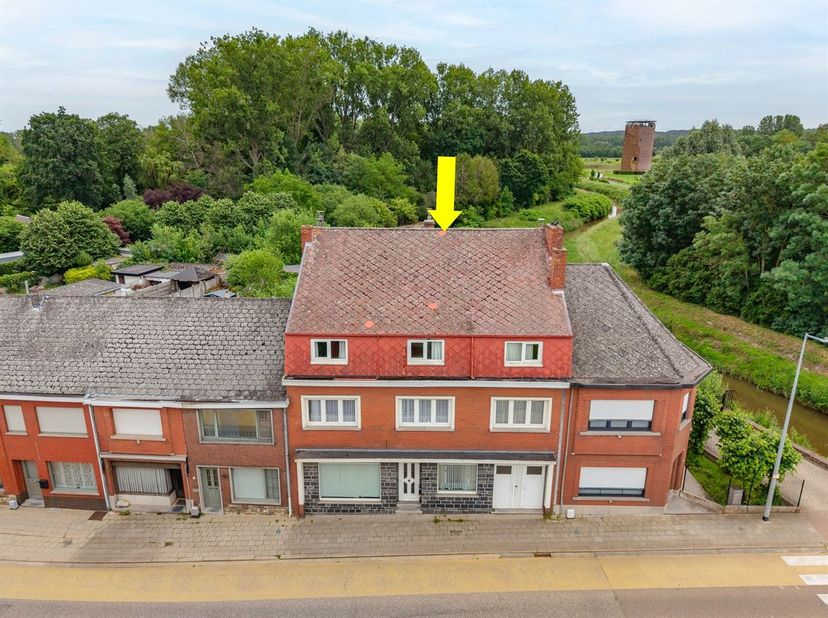 Sommige woningen hebben meer te bieden dan enkel vier muren. Deze statige burgerwoning combineert een centrale ligging met een verrassend groene omgev