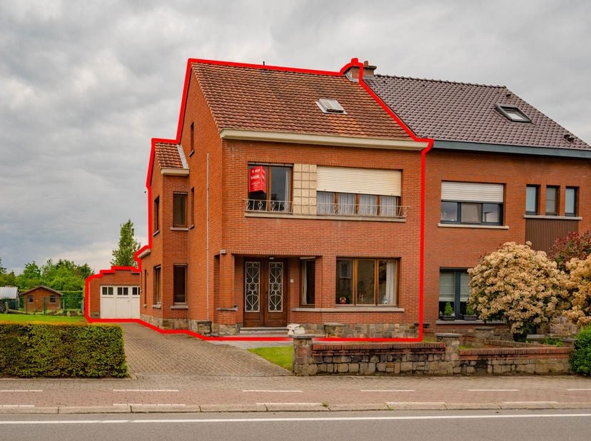 HALFOPEN WONING MET TUIN<br />
<br />
Karaktervolle gezinswoning met tuin, ideaal gelegen in Veltem (Herent), vlakbij Brusselsesteenweg. Station Velte