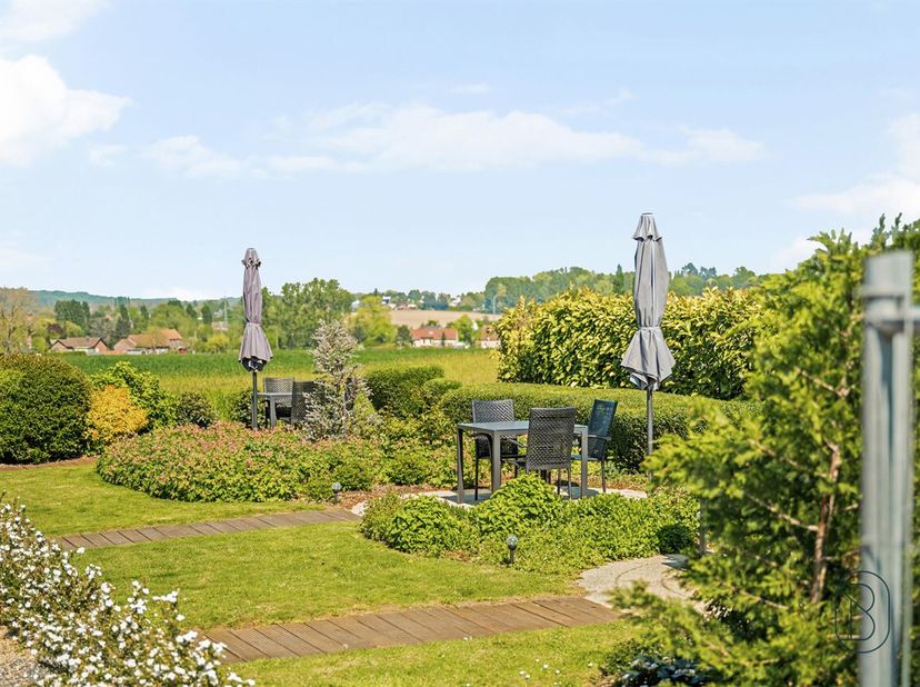 À vendre : charmante fermette avec une vue magnifique et un fort potentiel<br />
Cette fermette de caractère bénéficie d'un emplacement exceptionnel e