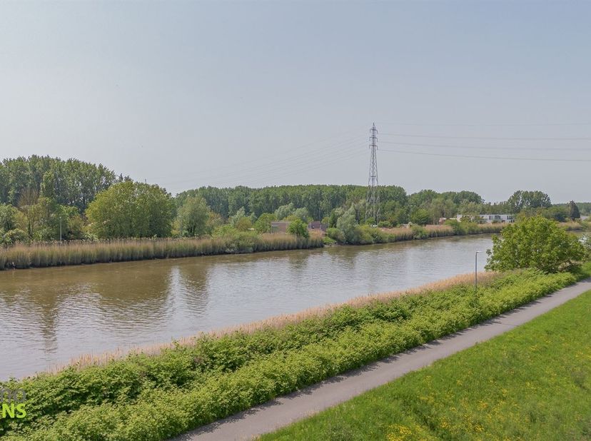 Prachtige villa gelegen aan de Schelde in Grembergen <br />
Instelprijs (bieden vanaf): 549.000,00 euro<br />
Op een perceel van 791 m², pal aan de