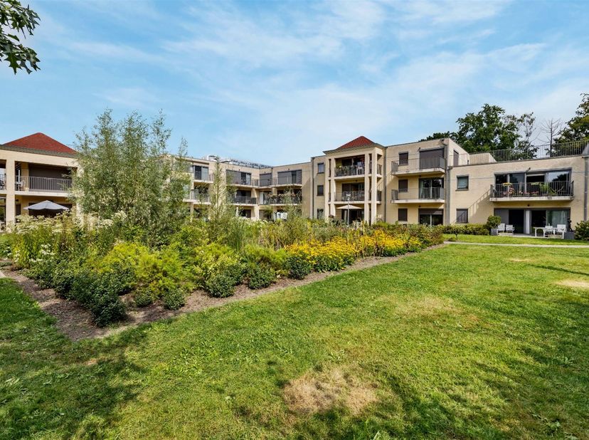 Cet appartement d'une chambre au rez-de-chaussée (2015), économe en énergie (étiquette B) et récent, est situé à la périphérie de la ville de Lokeren.