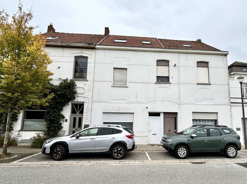 Prachtige energiezuinige woning te Anzegem, dichtbij station, omvattende: <br />
Indeling:<br />
&amp;#8226;Gelijkvloers: inkomhal, lichtrijke leefruimt