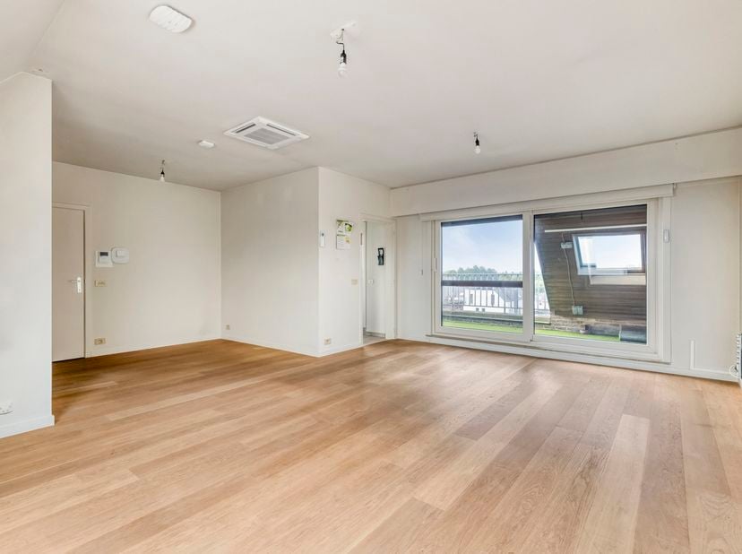 KWALITATIEF gerenoveerd en dankzij het EPC-label B, de conforme elektrische keuring en het asbestvrije attest is dit appartement helemaal klaar voor d