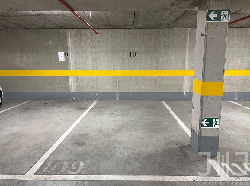 Garage à louer à Avenue Marcel Thiry 77,
                    1200 Woluwe-Saint-Lambert