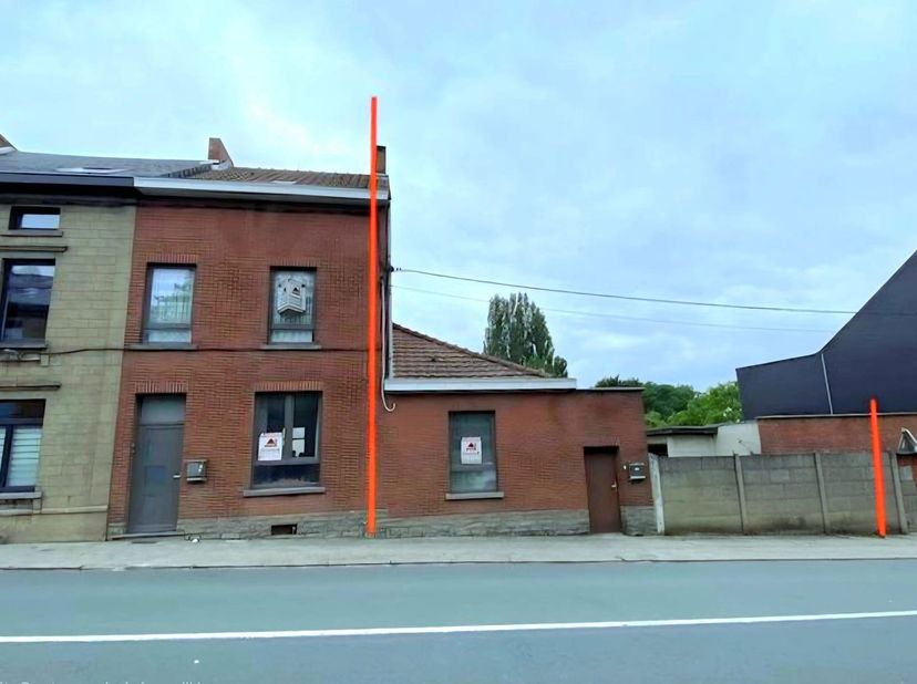 !!!!PLUS DE RDV DE DISPONIBLES!!!!<br />
Roux - PETIT REZ-DE-CHAUSSÉE <br />
Le bureau Savini vous propose ce petit rez-de-chaussée de plain pied, 1 c