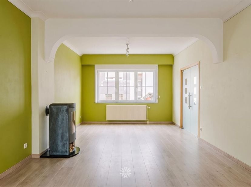 GERAARDSBERGEN - Charmante maison mitoyenne de cinq chambres avec un beau jardin dans le centre ville<br />
Découvrez cette spacieuse maison familiale