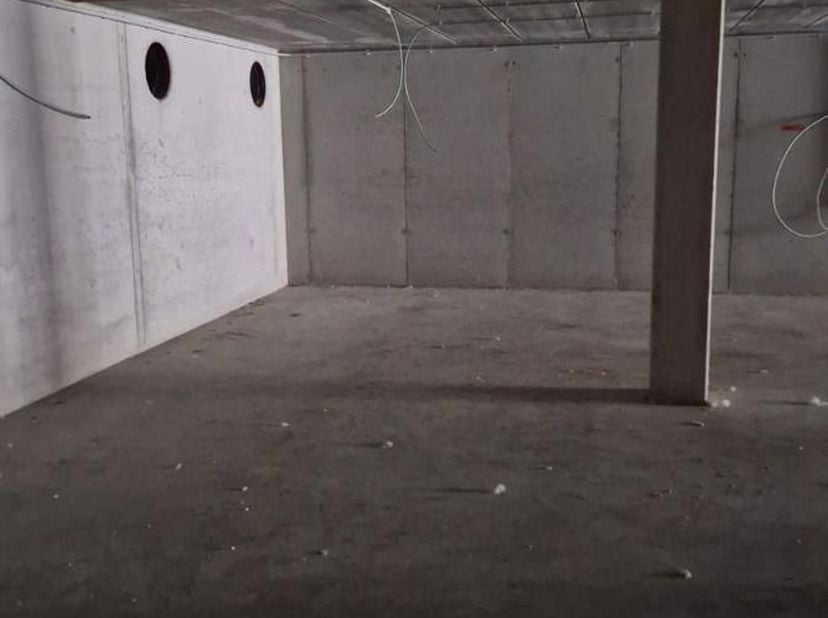 Laatste ondergrondse autostaanplaatsen te koop in Berg (Kampenhout)<br />
<br />
Wij bieden twee ondergrondse autostaanplaatsen te koop aan in een nie