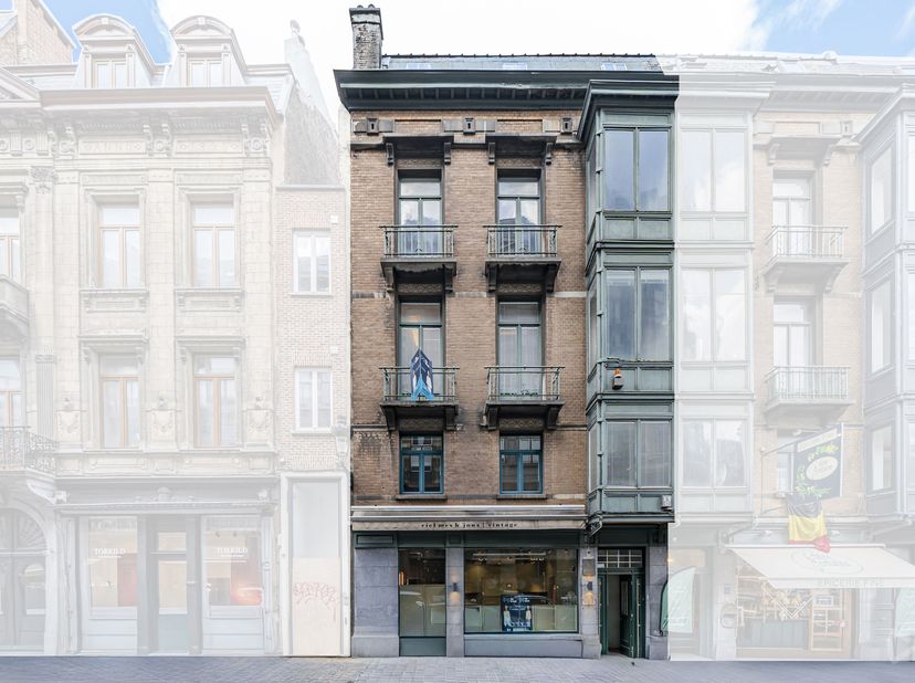 We Invest Ixelles nodigt u uit om dit commercieel en rendabel pand te komen ontdekken, ideaal gelegen in de Ernest Allardstraat, vlakbij de Grote Zave