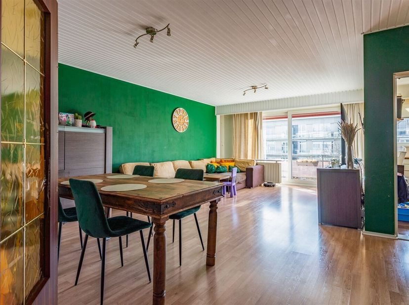 Appartement met 2 slaapkamers en autostaanplaats!<br />
Ligging: Dit charmante appartement op Paviljoenlaan 3 in Wilrijk ligt in een rustige, groene o
