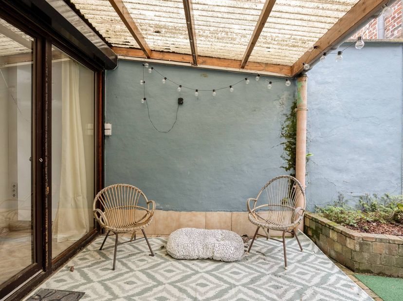Charmante maison de ville au cœur de Malines, située au calme, à quelques pas de De Bruul, du Kruidtuin et de la Vleeshalle. Vous pourrez y profiter d