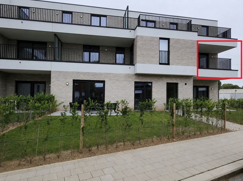 775 euro/ maand + 50 euro/maand gemeenschappelijke kosten<br />
<br />
Beschikbaar vanaf 01/12/2026!<br />
<br />