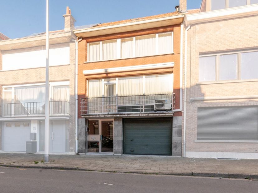 Praktische bel-etagewoning te koop in Niel.<br />
Deze vlot bereikbare bel-etagewoning is rustig gelegen in een éénrichtingsstraat (zone 30) en bevind