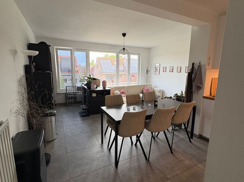 Mooi gerenoveerd instapklaar appartement met 1 slaapkamer op de 2de verdieping.&amp;nbsp; &amp;nbsp;Rustig gelegen en toch vlakbij Wijnegem Shopping, alle ver