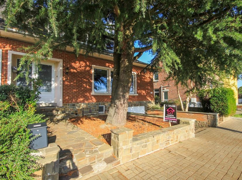 Huis te koop in ,
                    6032 Mont-sur-Marchienne