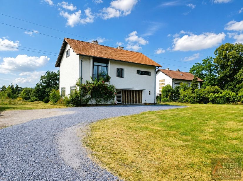 Royale ingenieurswoning met 6 slaapkamers op een uitzonderlijk perceel van 48a 45ca.<br />
<br />
Bent u op zoek naar een woning met karakter, ruimte