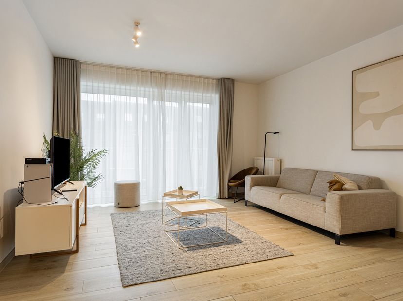 Dit moderne appartement is gelegen in een rustige woonwijk aan de Avenue Marcel Thiry 79 in Woluwe-Saint-Lambert. Het appartement is in 2023 geleverd.
