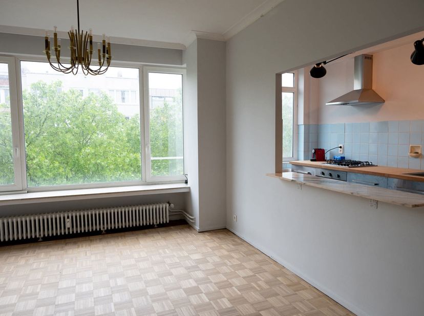 Quares by Trevi presenteert: <br />
aantrekkelijk &amp;amp; lichtrijk appartement op 6e verdieping met wijd zicht, volledig opgefrist!<br />
Gelegen op de