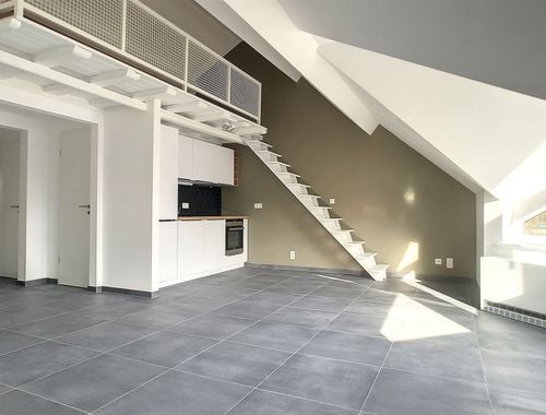                                         Appartement te huur in Arlon, € 950
