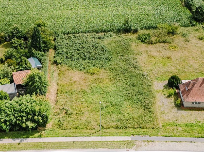 Op zoek naar een ruim zuid georiënteerd perceel om te bouwen van 1342 m2 in Astene? Dan is dit pand iets voor u! <br />
<br />
De belangrijkste troe