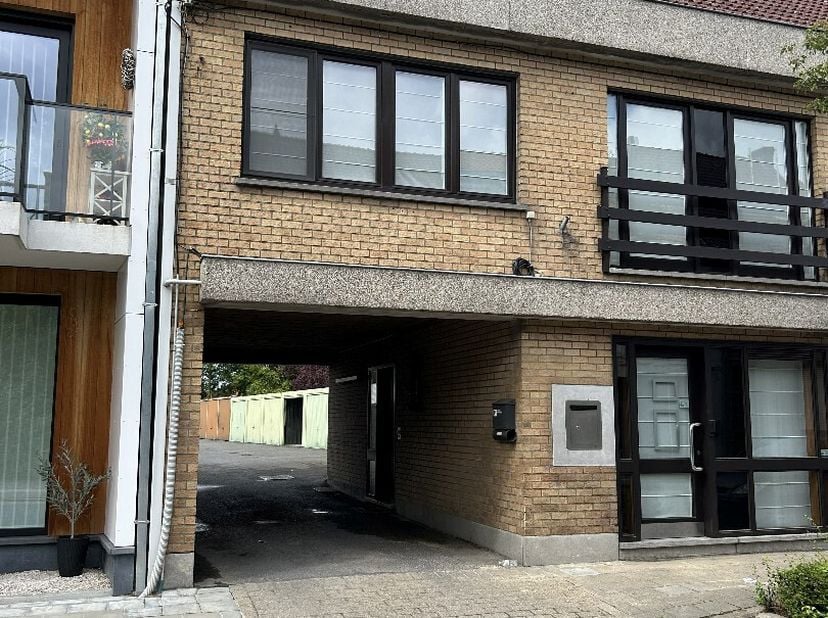 Garage in een complex van 12 garages . De garages zijn bereikbaar vanaf de Stationsstraat .<br />
Garage 4 en 11 ter beschikking. elke garage heeft ee