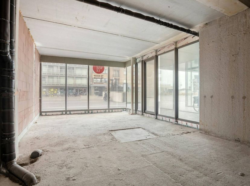 Moderne nieuwbouw horecaruimte met (181 m²) te huur op topligging te Oostduinkerke<br />
<br />
Dit vastgoed is gelegen op het bruisende Astridplein e