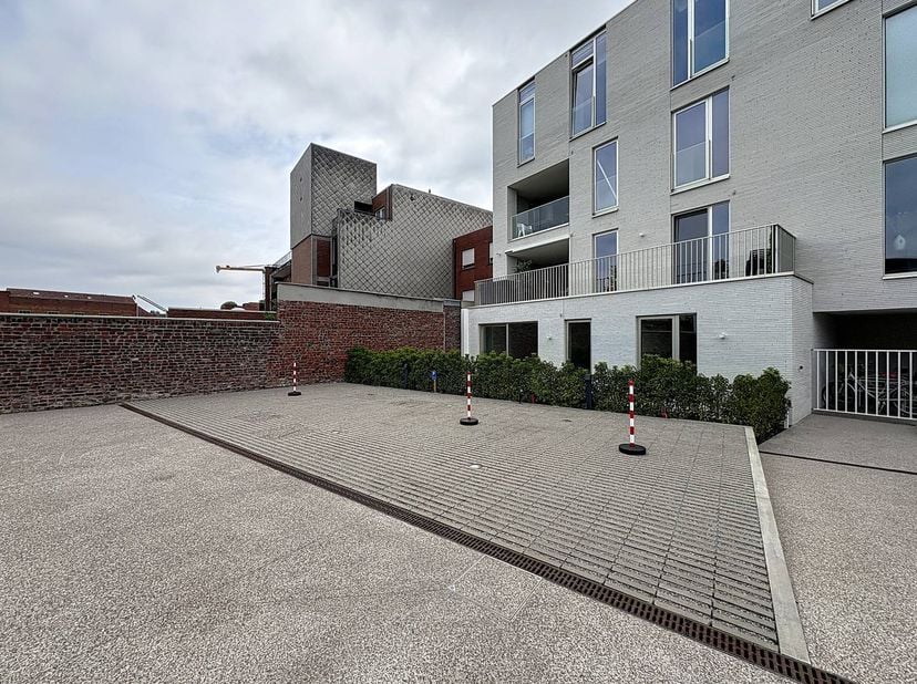 4 private bovengrondse staanplaatsen te koop in residentie Romanie in Waregem. Het project is gelegen op een centrale locatie op wandelafstand van het