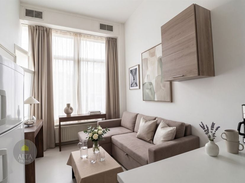 A proximité de la place Collignon. Opportunité d'investissement ou premier achat. Immeuble divisé en 4 appartements distincts vendus séparément. Rénov