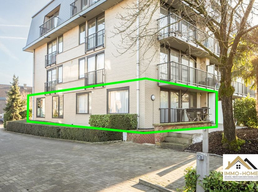 In Merelbeke, vlak bij Gent, bevindt zich deze interessante opbrengstwoning die momenteel wordt uitgebaat als gastenkamers. Bij binnenkomst op het gel