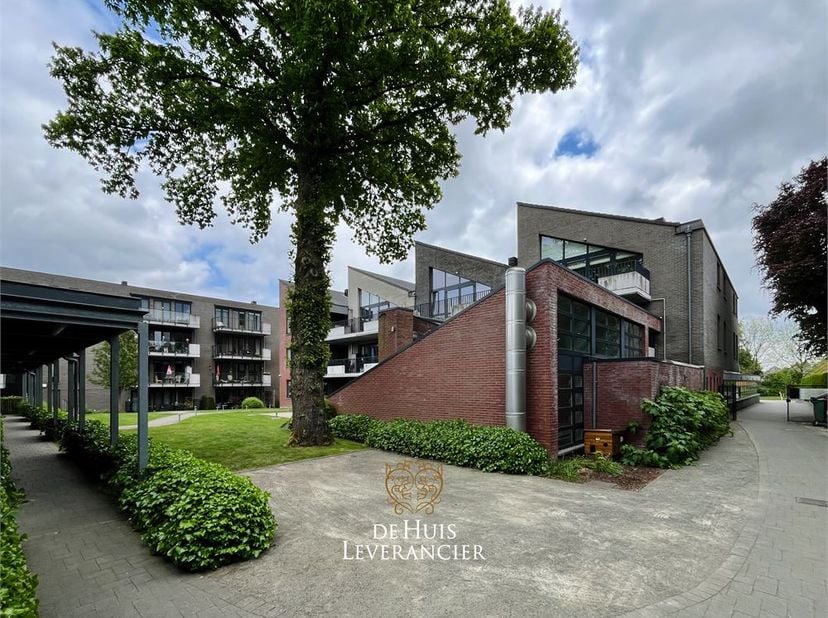 In de 3 Beuken residentie, niet ver van het centrum van Kontich, vinden we deze luxueuze service flat terug.<br />
De residentie is gebouwd in 2012 en
