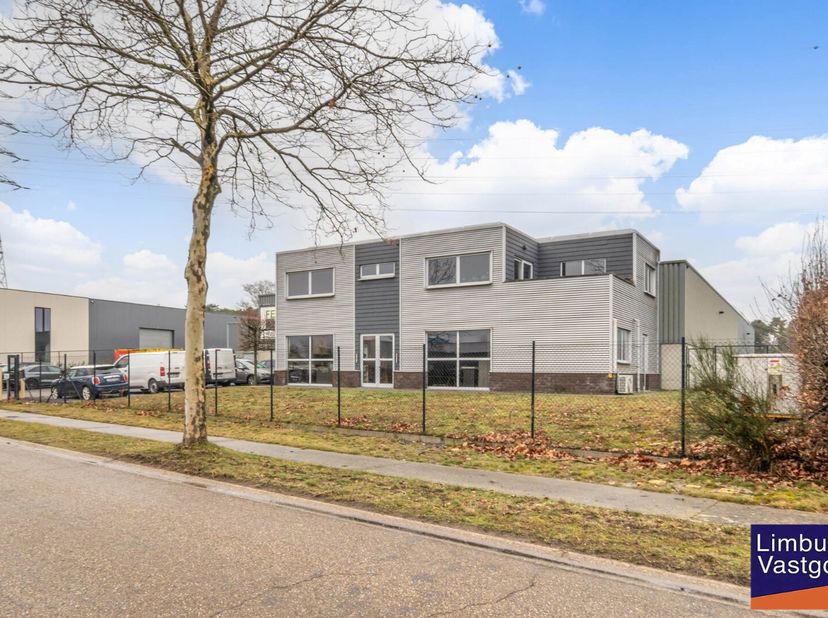 Bien professionnel à vendre
                    à 3600 Genk