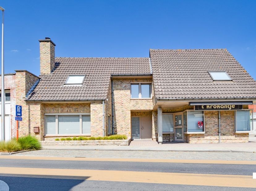 Bent u op zoek naar een handelspand dat uw zaak optimaal in de kijker zet, mét een riante&amp;nbsp;woning inbegrepen? Ontdek deze voormalige, geliefde bak