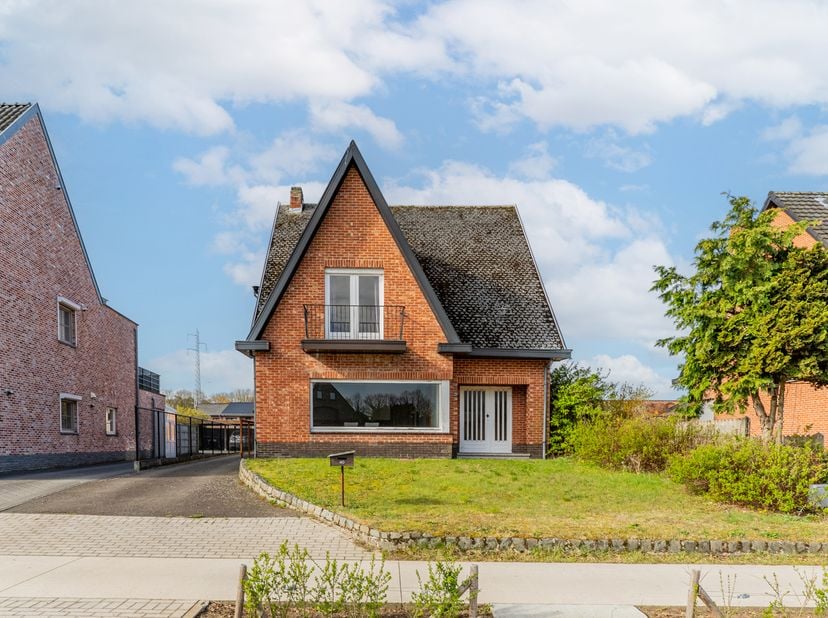Eengezinswoning met 4 slaapkamers.<br />
<br />
Deze gezellige woning biedt een bewoonbare oppervlakte van 183 m² en is gelegen op een mooi perceel va