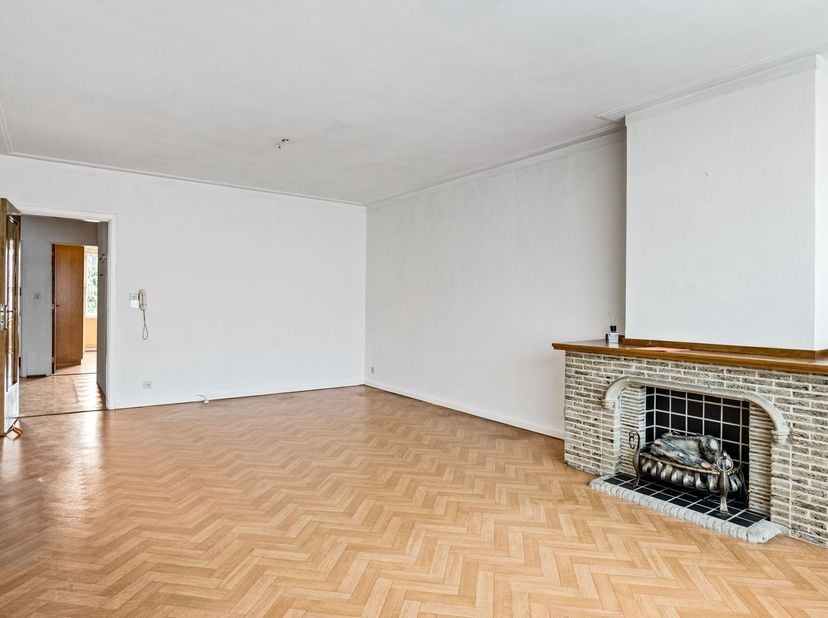 Dit appartement bevindt zich op de eerste verdieping van een kleinschalig gebouw aan de Arendshoflaan in Deurne. Gelegen in de gegeerde wijk ‘Zwarte A