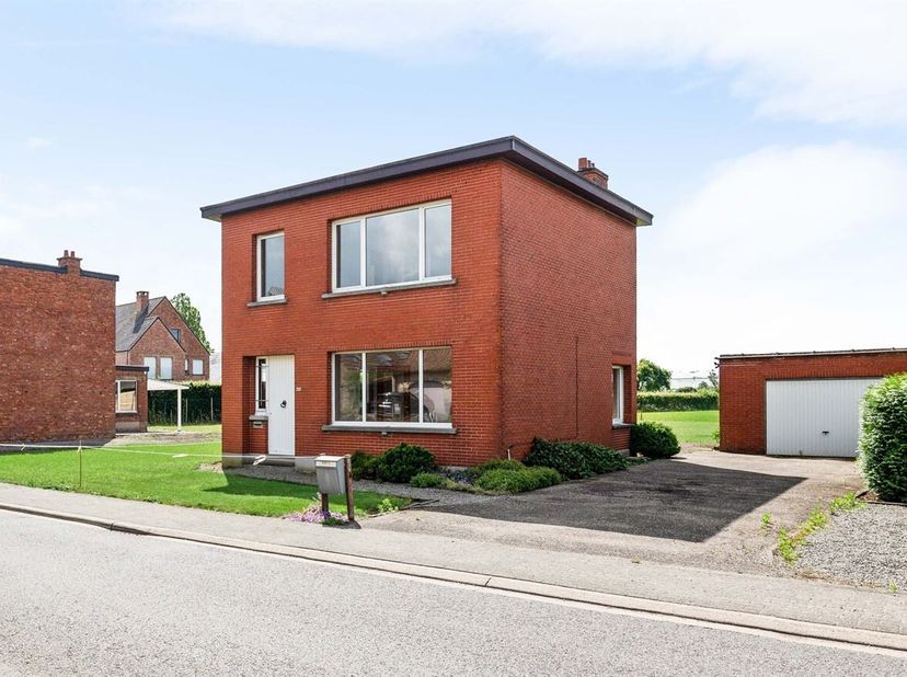 TE RENOVEREN WONING OF PERCEEL MET NIEUWBOUWPOTENTIEEL OP 1.861 M²<br />
Op een rustige locatie in Vremde vindt u deze vrijstaande woning uit 1957 op
