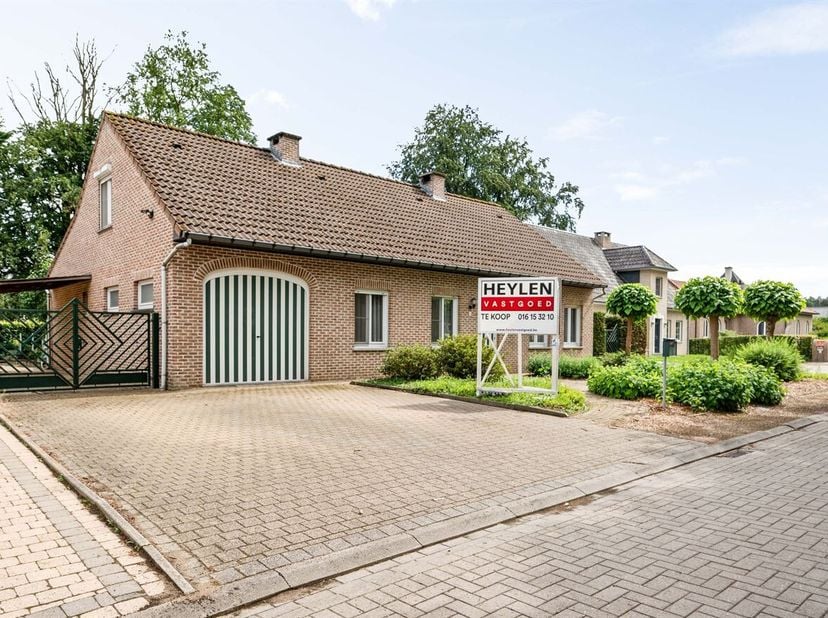 Openhuizendag 13/06/2026 van 09u30 tot 10u30<br />
Gelegen aan de Dennelaan 45 in Averbode bevindt deze ruime woning zich in een rustige woonomgeving