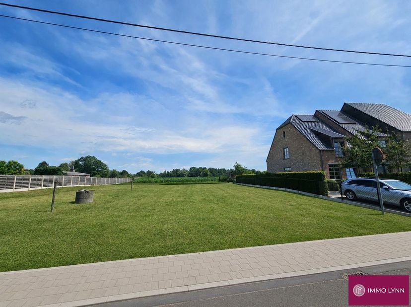 Perceel voor open bebouwing, met prachtige verzichten achteraan in de tuin. <br />
Perceel van 837m² voor een open bebouwing, tuin is noordoost georië