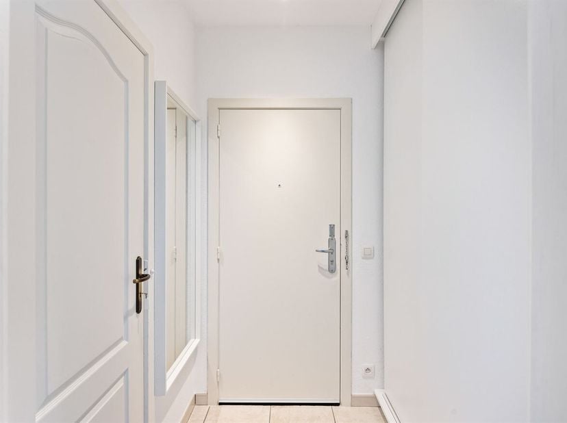 Ruim appartement met 3 slaapkamers en terras<br />
Dit appartement is gelegen op een centrale locatie met winkels, scholen, openbaar vervoer en belang