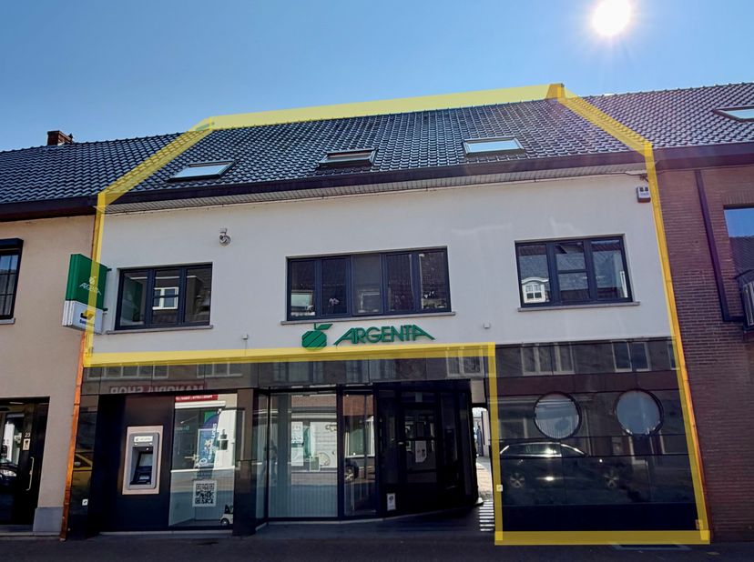 Situé dans un emplacement central à Alken, à distance de marche des commerces, des écoles et des transports en commun, ce surprenant appartement duple