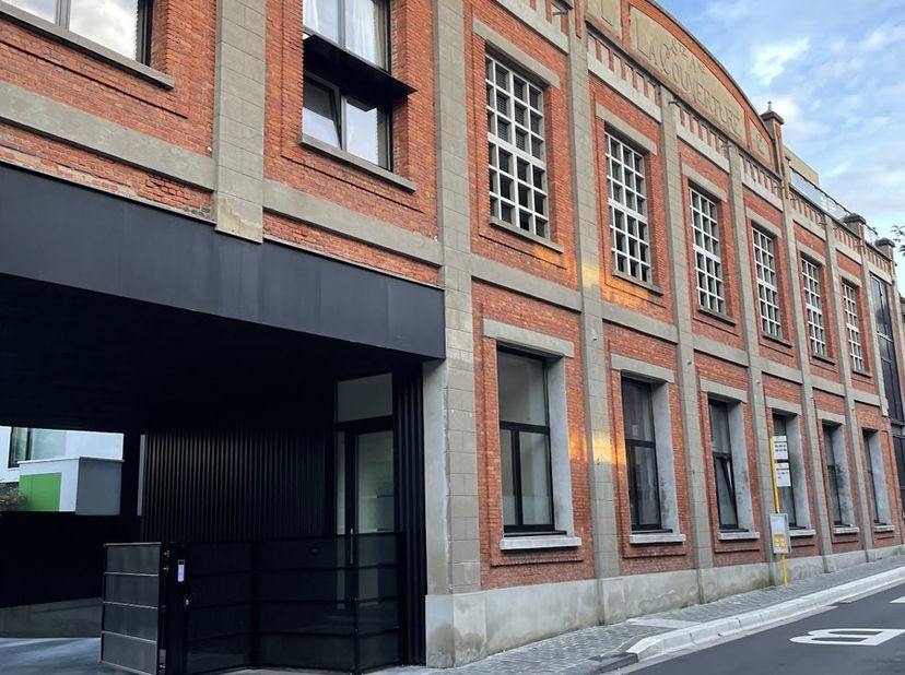 Dit energiezuinig appartement is gelegen in een statig gebouw in het centrum van Aalst. Ideaal voor wie op zoek is naar een gezellige woonst op wandel