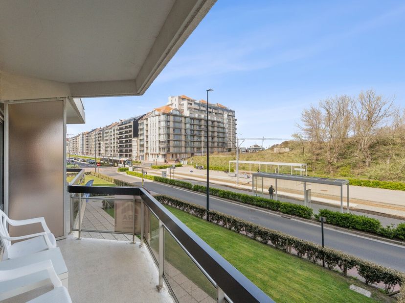 strong&amp;gt;Blankenberge: Instapklare studio met ruim terras en duinenzicht te koop! Deze instapklare studio met duinenzicht te koop in de A. Ruzettelaa