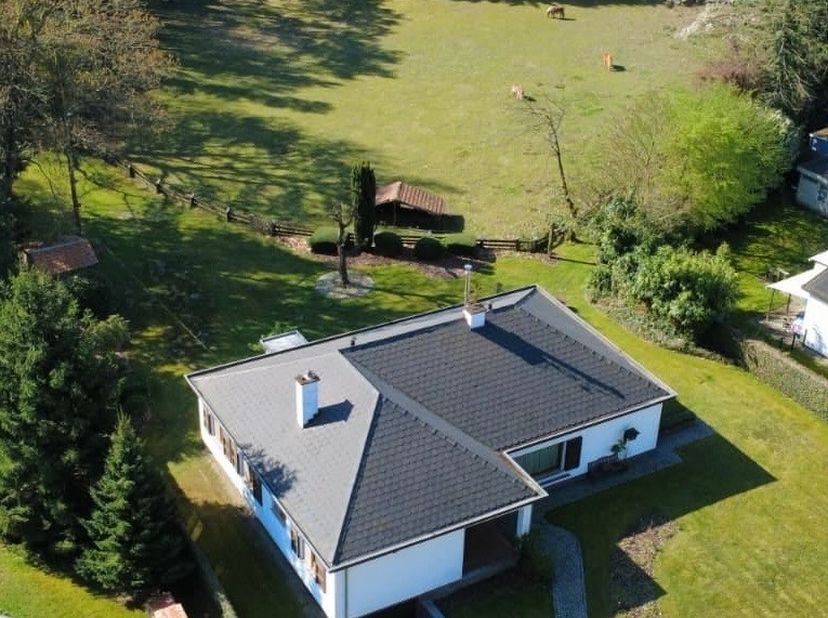 Uniek gelegen vrijstaande gezinswoning met 3 slaapkamers midden in de natuur op een perceel van 54 are in As centrum!<br />
<br />
Deze ruime gelijkvl