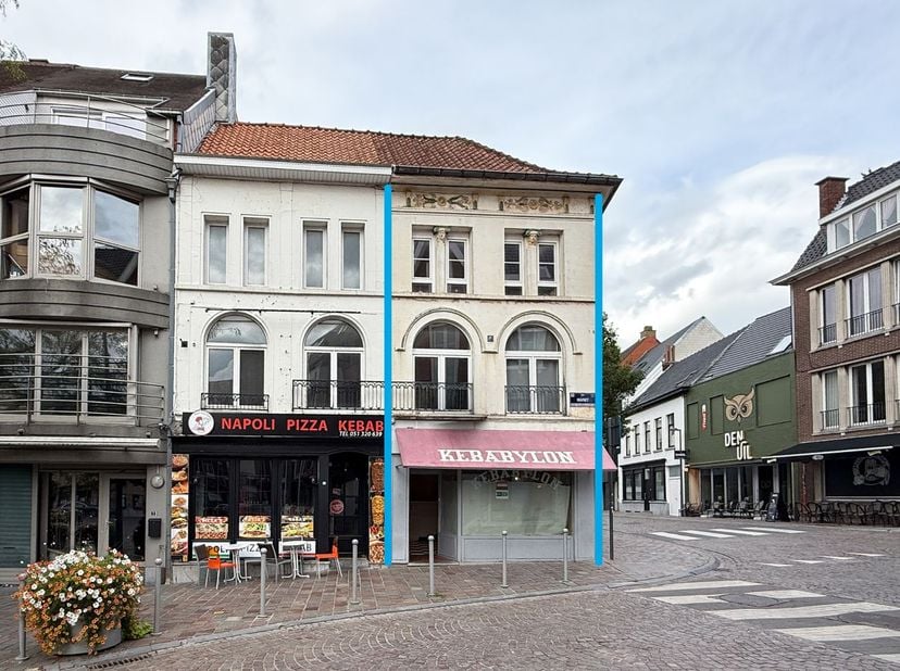 Bedrijfsvastgoed te koop in Markt 21,
                    8700 Tielt