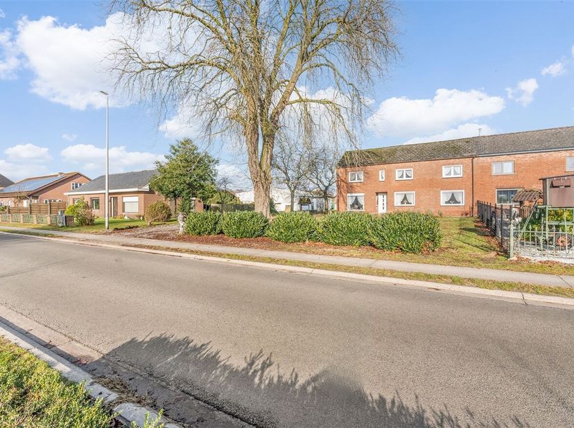 Journée portes ouvertes le samedi 14 mars de 17h00 à 18h00.<br />
Bienvenue dans cette maison jumelée de caractère située à Lommel-Kolonie. Cette prop
