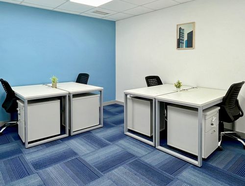                                         Bureaux à louer à Drogenbos, € 599

