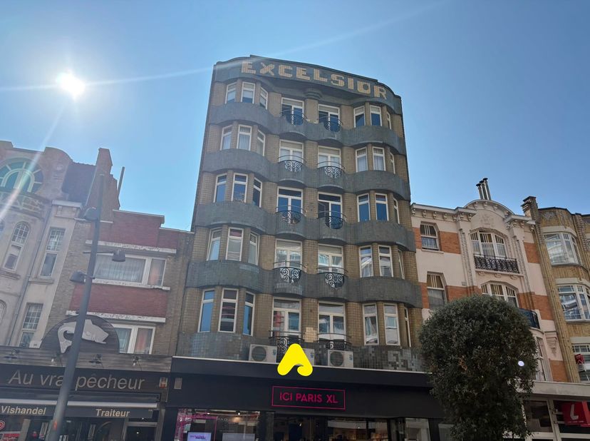 Op een uitstekende locatie in het centrum van De Panne, op wandelafstand van het strand en nabij de markt &amp;nbsp;bevindt zich dit instapklare apparteme
