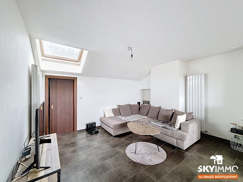 L'agence Skyimmo a le plaisir de vous présenter ce superbe appartement idéalement situé à GRÂCE-HOLLOGNE. Cet appartement se compose comme suit :<br /