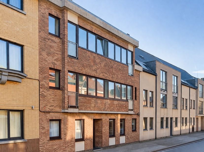 Dit instapklare appartement te Ninove bevindt zich op het 2de verdiep van een kleinschalig gebouw met slechts 6 entiteiten, op wandelafstand van winke