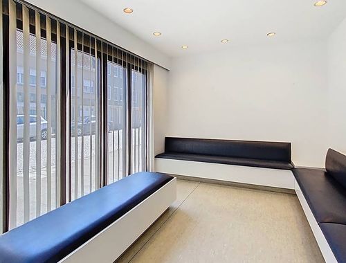                                         Bureaux à louer à Eeklo, € 820
