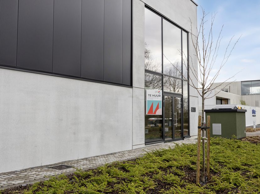 Ben jij op zoek naar een KMO-unit op een goede locatie? Dan hebben wij gevonden wat jij zoekt!<br />
Deze KMO-unit is gelegen in Genk op de Oosterring